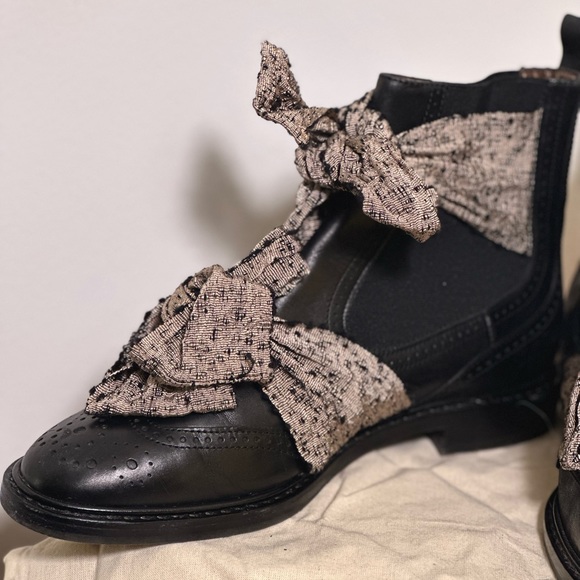 Black Leather ankle boots with brogue trim, bow accents. Box & dust bag included - Picture 9 of 9